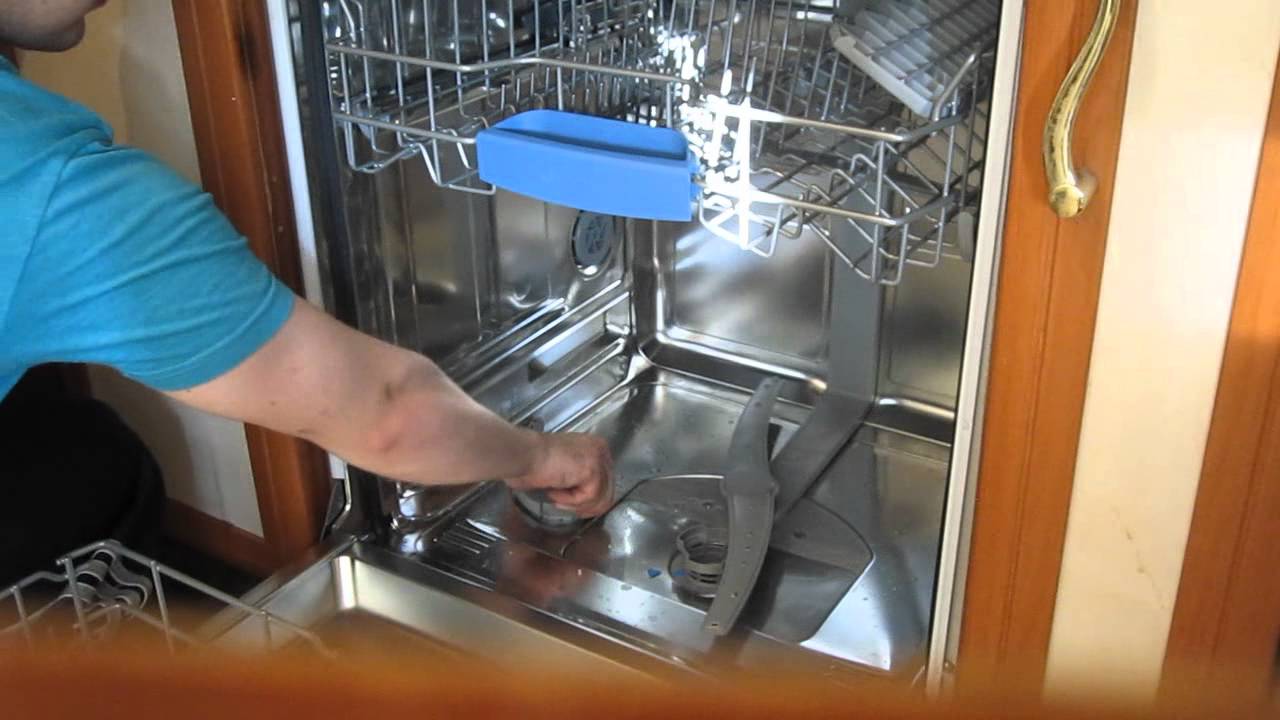 7 способов устранить течь посудомоечной машины